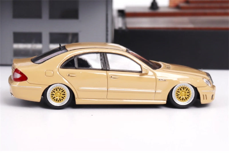 MK MODEL Classic Four-Eyed Mercedes-Benz E63 W211 Desert Yellow Low lying version 1:64 Car Pre-built Model view3