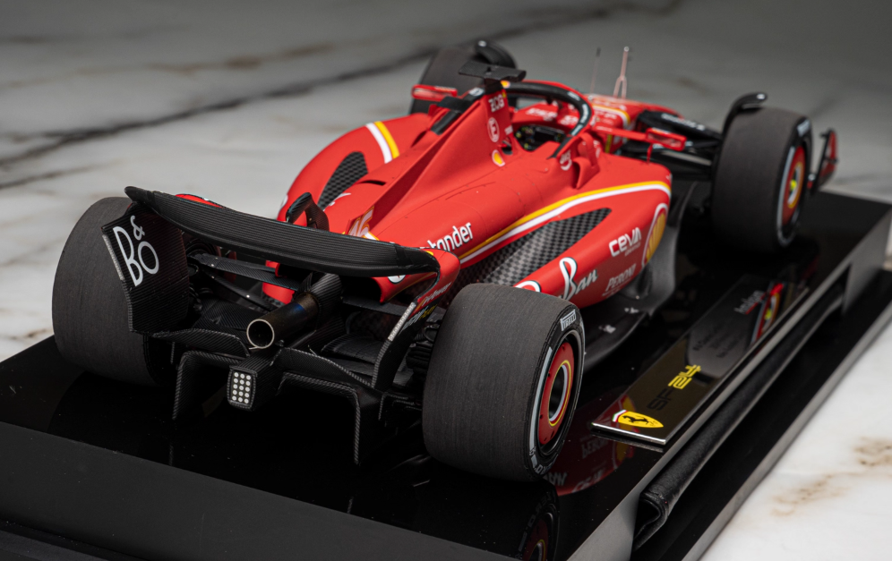 Amalgam Ferrari SF24 Racing Australian Grand Prix Leclerc #16 Santander V-Power VGW Play aws Palantir Richard Mille Ceva HCLSoftware Peroni Ray-ban 1:18 Car Pre-built Model view5