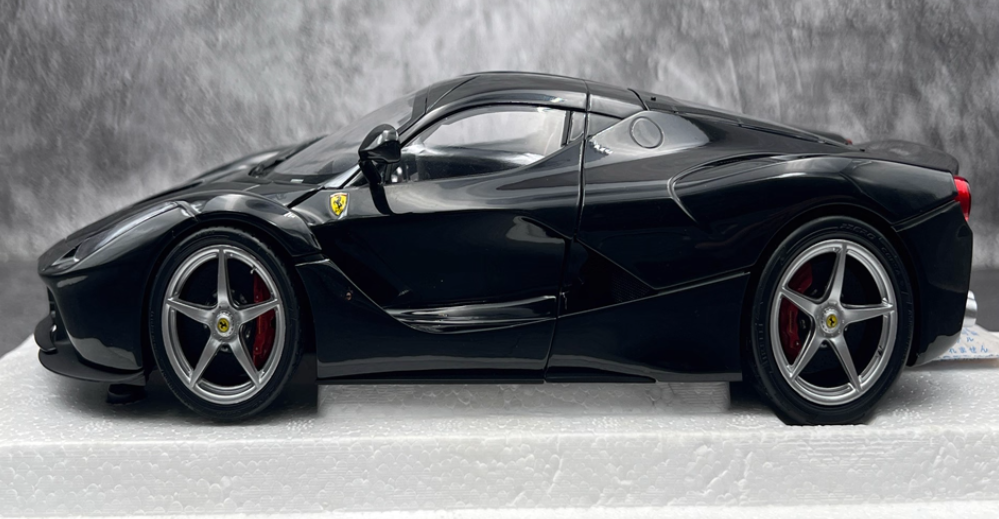 BBR MODELS Ferrari LaFerrari black hardtop 1:18 Car Pre-built Model view5