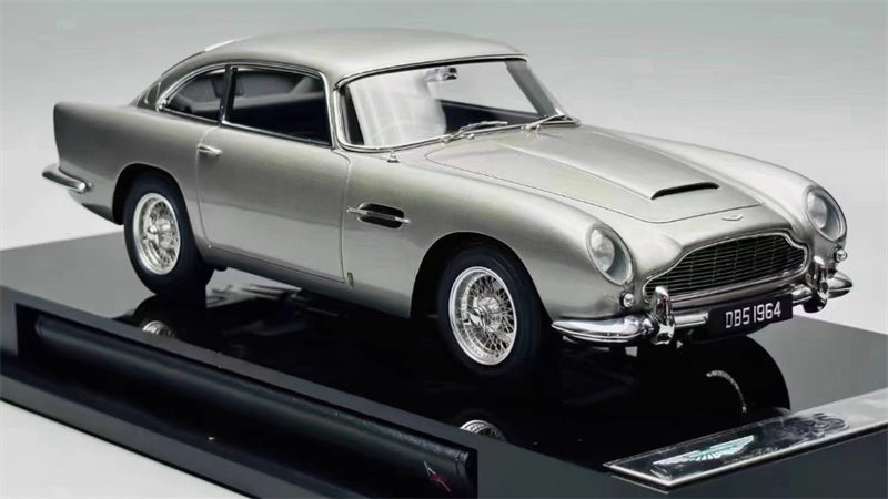 1:18 Aston Martin DB5 silver Amalgam Resin Car Model view3