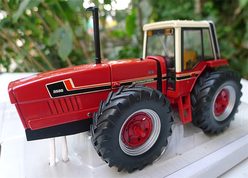 ERTL CASE IH 3588 2+2 International Agricultural Tractor Red 1:32 Truck Pre-built Model
