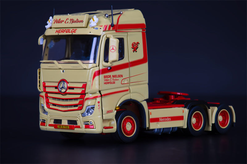 IMC Mercedes Benz ACTROS STREAMSPACE 6X4  PETER E. IELSEN Open door style 1/50 Truck Pre-built Model