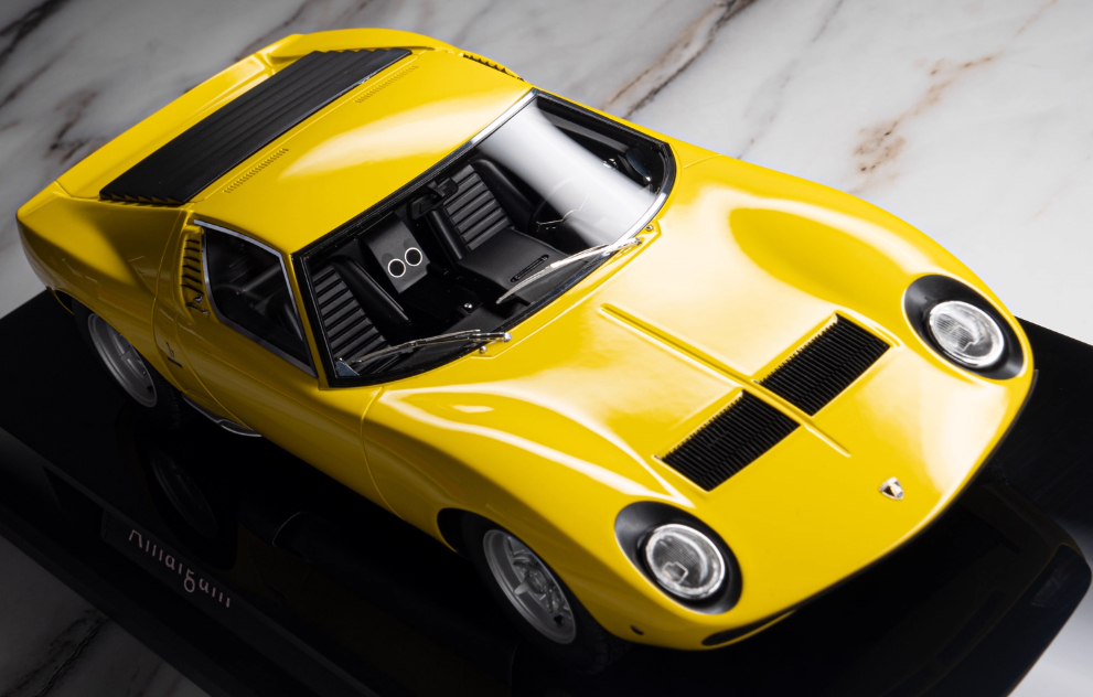 Amalgam Lamborghini Miura P400SV Yellow 1:18 Car Pre-built Model view4