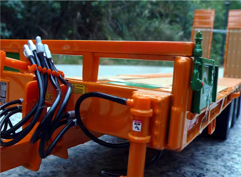 Universal Hobbies Dangreville PE 32 Flatbed trailer Orange 1:32 Truck Pre-built Model