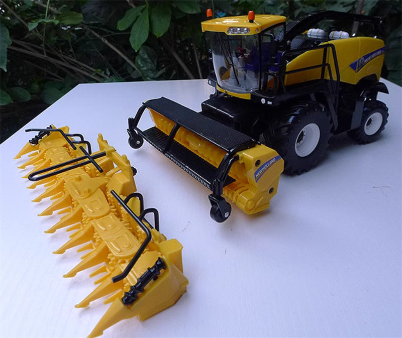 ERTL NEW HOLLAND FR850 SELF PROPELLED FORAGE HARVESTER Yellow out of print 1:32 Truck Pre-built Model