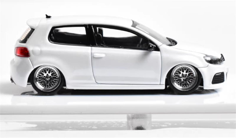 Max well Volkswagen Golf R MK6 Exhibition Edition White low stance White base Limited Edition 1:64 Car Pre-built Airliner Model Display view6