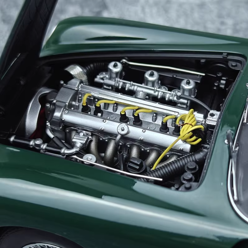 AUTOART Aston Martin DB5 Green 1:18 Car Pre-built Model view2