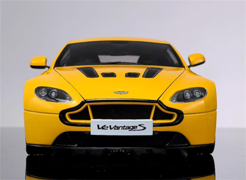 AUTOART Aston Martin V12 Vantage S 2015 yellow 1:18 Car Pre-built Model view9