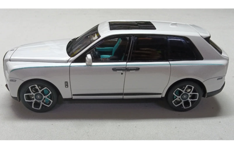 1:18 Cullinan Rolls-Royce BB wheel Limited Edition 200PCS ONLY White blue double waistline Diecast Model view2