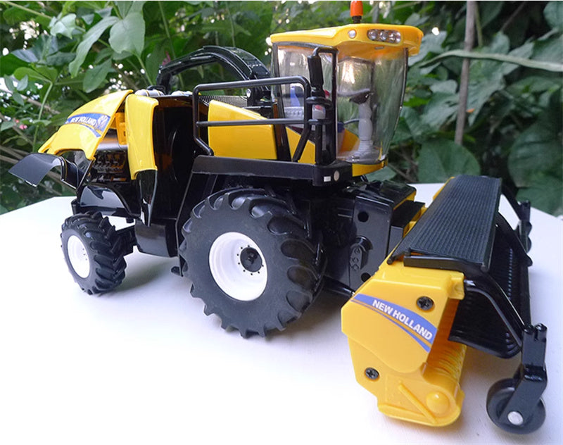 ERTL NEW HOLLAND FR850 SELF PROPELLED FORAGE HARVESTER Yellow out of print 1:32 Truck Pre-built Model