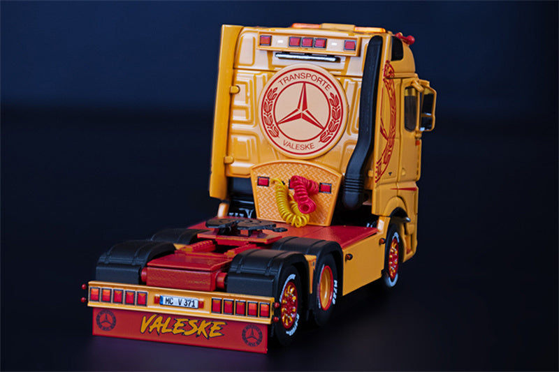 IMC Mercedes Benz Actros GigaSpace 6x2 with Nooteboom semi low loader with wheel wells VALESKE 1:50 Truck Pre-built Model