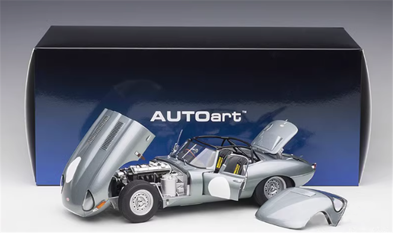 AUTOART JAGUAR LIGHTWEIGHT E-TYPE silver 1/18car Pre-a Model