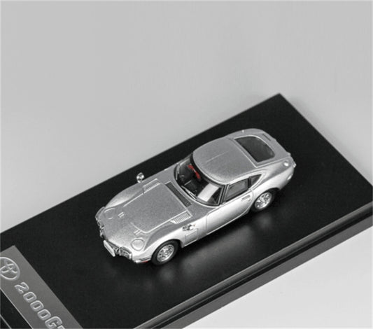 LCD-MODELS TOYOTA 2000GT Silver Vintage Car 1:64 car Pre-built Model view1