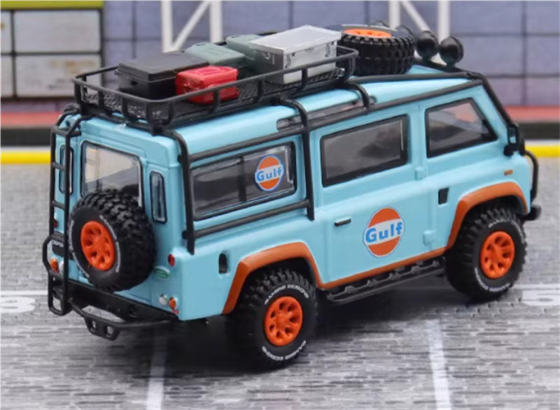 Master Land Rover Defender Van Gulf with accessories 1:64 Car Pre-built Airliner Model Display view2