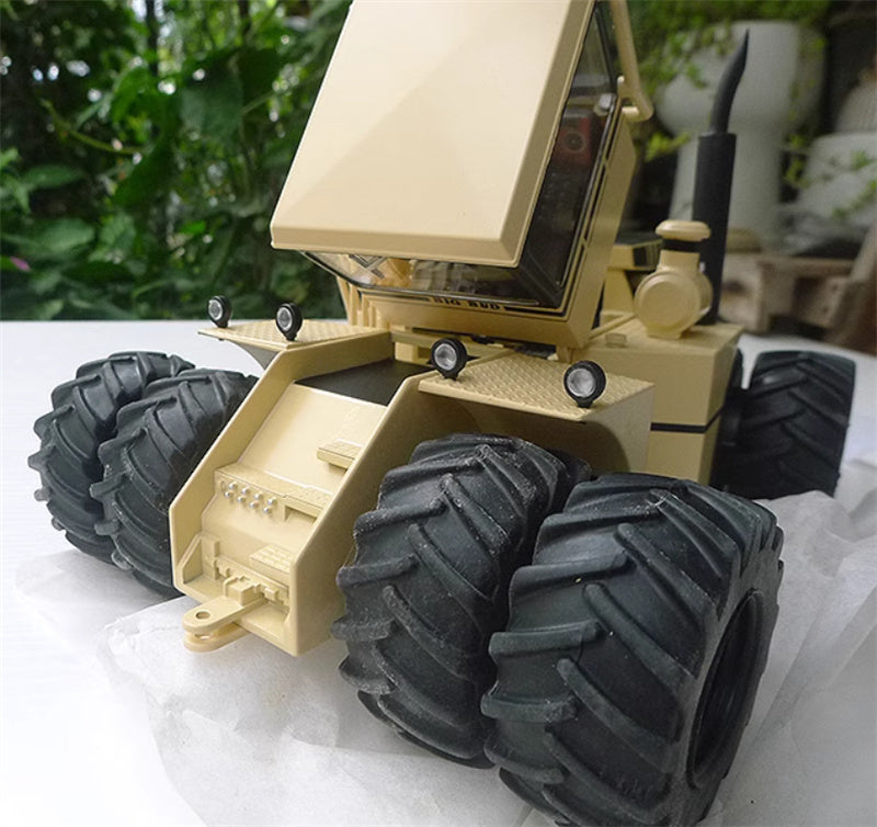 Top Shelf Replicas Big Bud 525/84 eight wheel high horsepower agricultural tractor milky white 1:32 Truck Pre-built Model