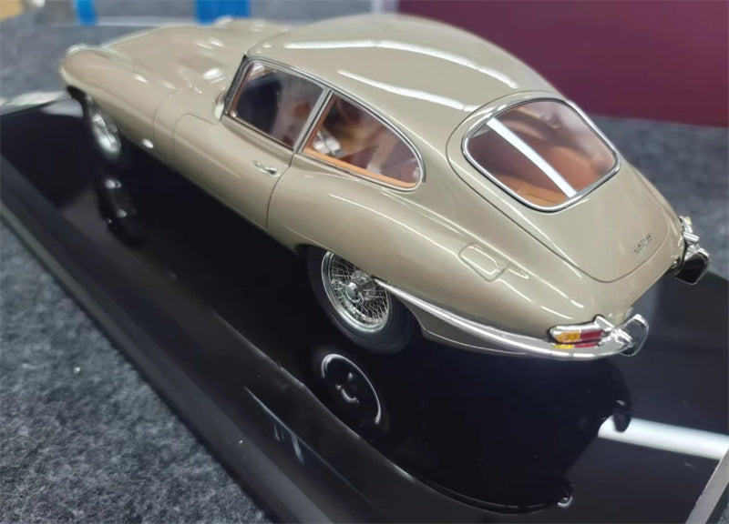 1:18 Jaguar E-type 1961 Amalgam Hardtop Resin Car Model view2