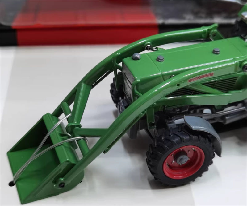 Universal Hobbies Fendt Farmer 3S tractor Limited Edition Green 1:32 Truck Pre-built Model