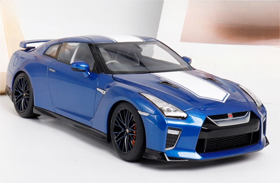 Motorhelix Nissan GTR-R35 50th Anniversary Edition Bayshore Blue Limited Edition 499PCS ONLY 1:18 Car Pre-built Model view4