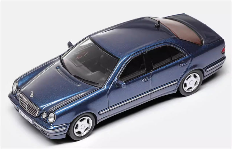 Max well Mercedes Benz E320 W210 6th Generation E-Class Metallic Blue 1:64 Car Pre-built Airliner Model Display view4