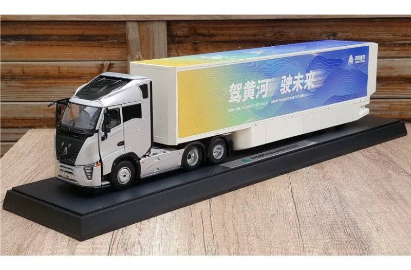 Sinotruk New Yellow River Container Truck silver 1:36 Truck Pre-built Airliner Model Display view1