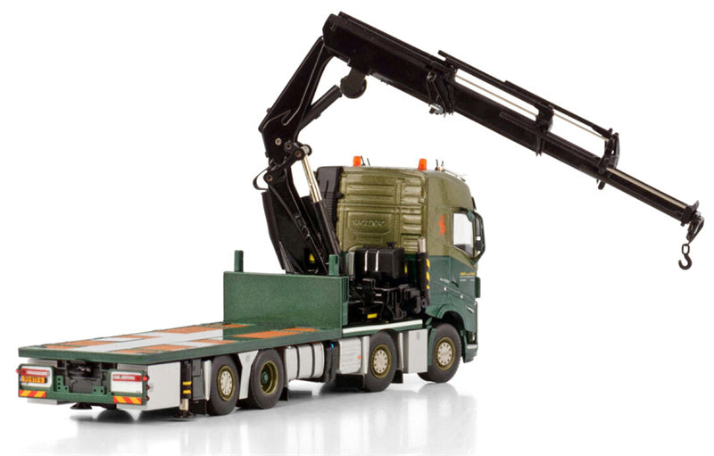 WSI VOLVO FH5 GLOBETROTTER 8X2 TAG AXLE RIGED FLATBED TRUCK 8X2 TAG AXLE WITH FASSI 1300 + JIB Albert van de Scheur BV 1:50 Model