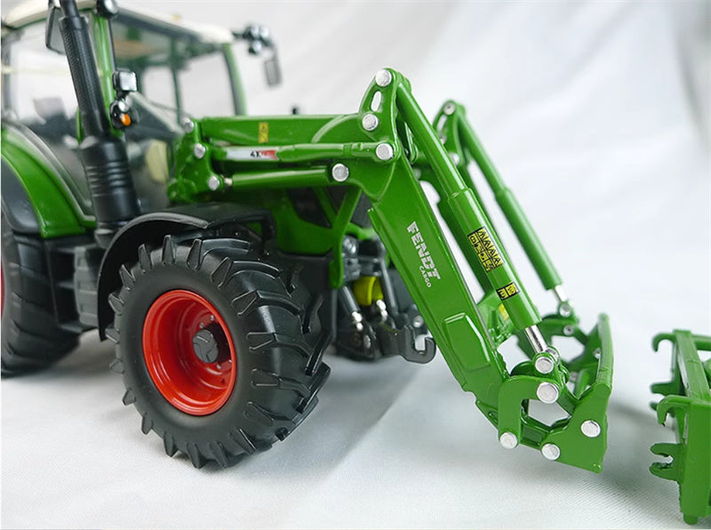 USK Fendt 313 Vario Bale Grapple Green 1:32 Truck Pre-built Model