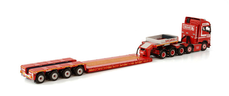 WSI VOLVO FH5 GLOBETROTTER 8X4 LOWLOADER - 4 AXLE WITH ADD ON AXLE SKAKS SPECIAALTRANSPORT 1:50 Truck Pre-built Model
