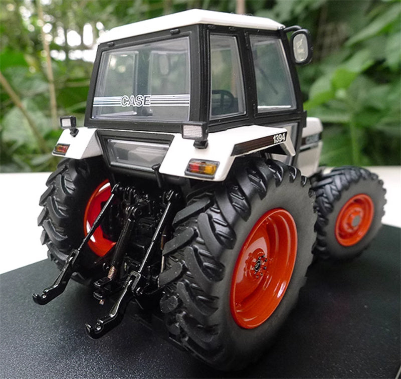 Universal Hobbies Case International 1394 4WD Tractor White 1:32 Truck Pre-built Model