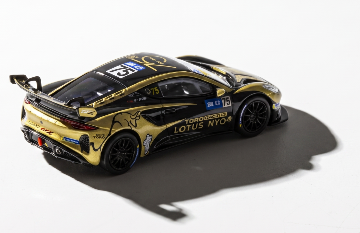 Kiloworks 1:64 LOTUS EMIRA GT4 LKL Macau Champion Diecast Model #75