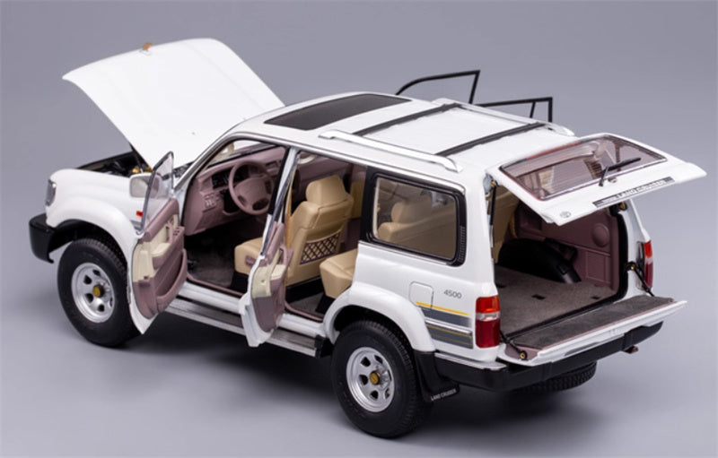 KengFai Toyota Land Cruiser LC80 White regular style Without luggage rack 1:18 Truck Pre-built Model view4
