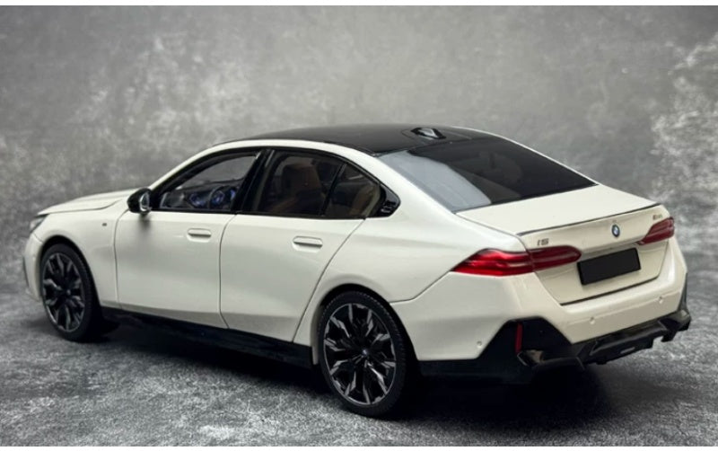 1:18 BMW I5 2023 White MINICHAMPS DIECAST Car Model