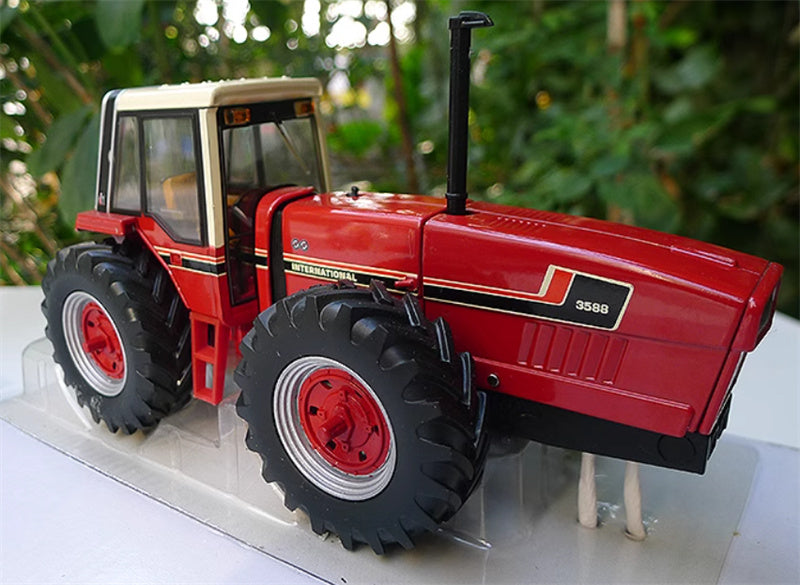ERTL CASE IH 3588 2+2 International Agricultural Tractor Red 1:32 Truck Pre-built Model
