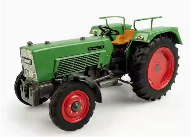 Universal Hobbies Fendt Farmer 3S-2WD tractor Green 1:32 Truck Pre-built Model