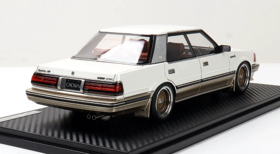 1:18 Toyota Crown G (120)  white  IGNITION MODEL 3.0 Golden Wheel Resin car Model