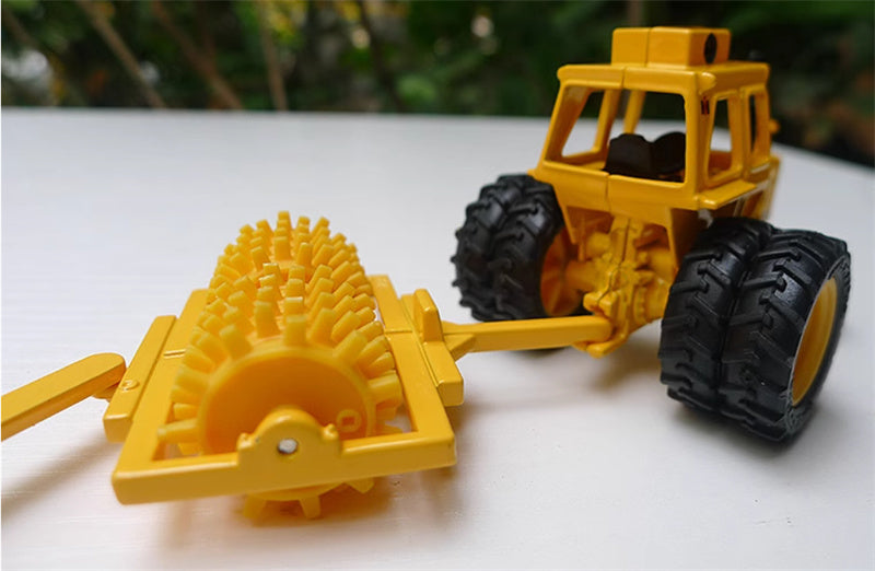 ERTL CASE IH INTERNATIONAL 21456 TRACTOR W/ SHEEPS FOOT & DISC Yellow 1:64 Truck Pre-built Model