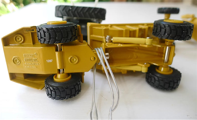 Norscot cat Gift Set ( Challenger 45 Agricultural Tractor/D25D Articulated Truck/12G Motor Grader) 1:64 Truck Pre-built Model