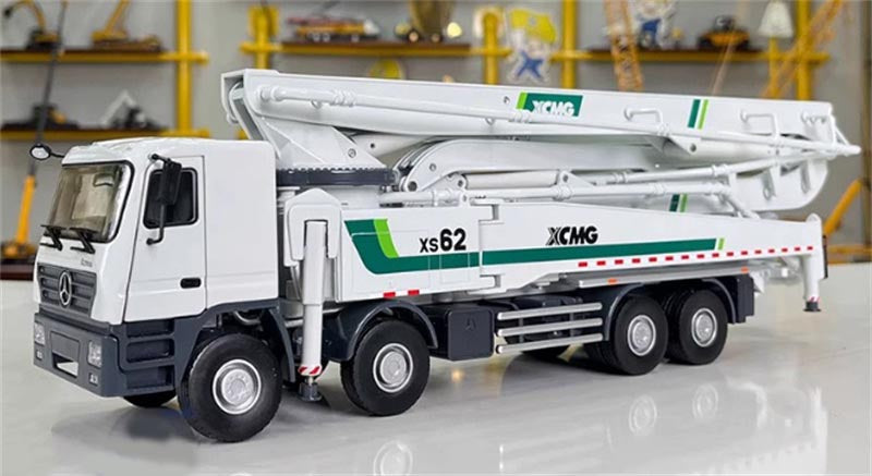 1:35 Mercedes-Benz  SX62 XCMG  White Diecast Model