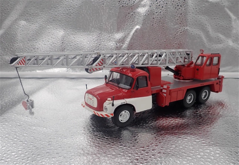 Schuco Tatra T148 Kranwagen Crane Truck Feuerwehr red Limited Edition 750PCS ONLY 1:43 Truck Pre-built Model view1