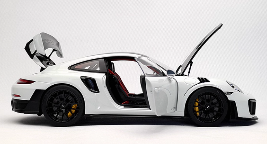 AUTOART Porsche 911 991 GT2 RS 991.2 White 1:18 Car Pre-built Model view12