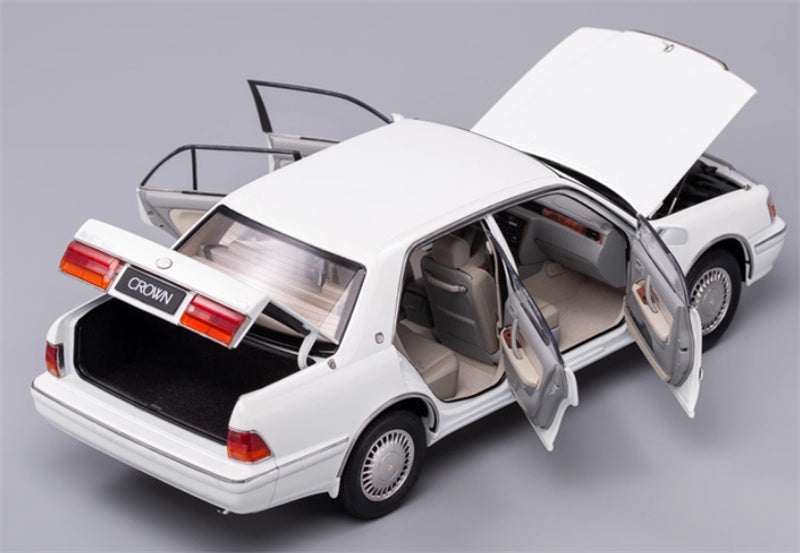 KengFai Toyota Crown 155 white 1:18 Car Pre-built Model view7