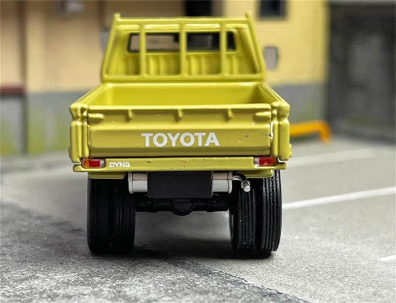 Master Toyota DYNA light truck Mud yellow right hand drive 1:64 Truck Pre-built Airliner Model Display view9