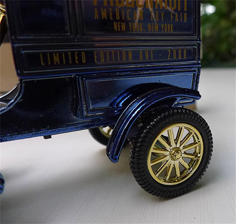 ERTL d Delivery 1905 Chrome Blue Commemorative Edition 1:43 Car Pre-built Model