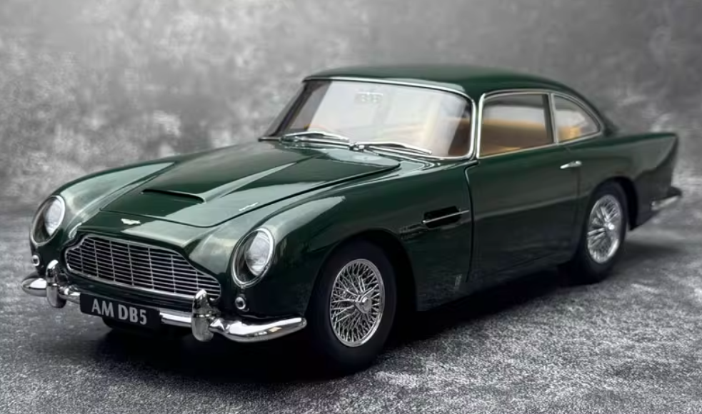 AUTOART Aston Martin DB5 Green 1:18 Car Pre-built Model view1