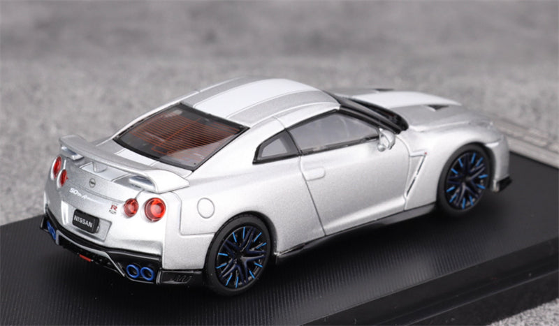 MOTORHELIX Nissan GT-R R35 50th Anniversary Edition Silver Limited Edition 999PCS ONLY 1:64 Car Pre-built Model view4