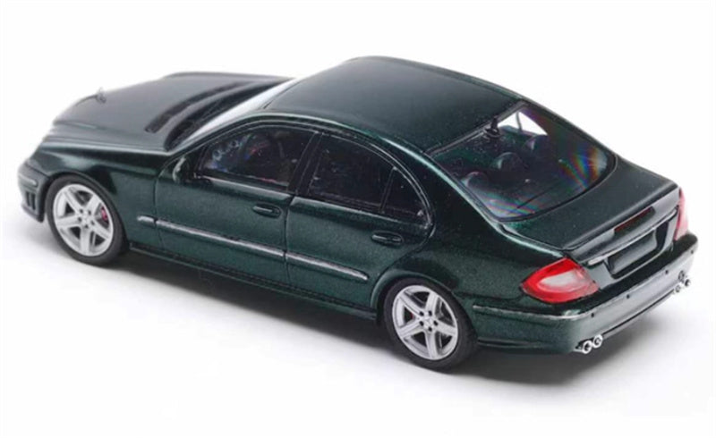 KING MODEL Classic Four-Eyed Mercedes-Benz E63 AMG W211 British Green Limited Edition 599PCS ONLY 1:64 Car Pre-built Model view4
