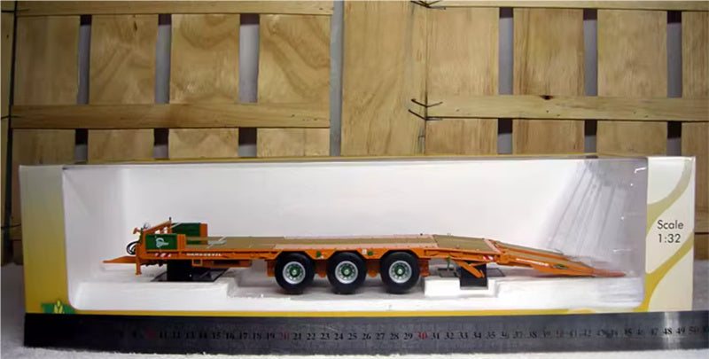 Universal Hobbies Dangreville PE 32 Flatbed trailer Orange 1:32 Truck Pre-built Model