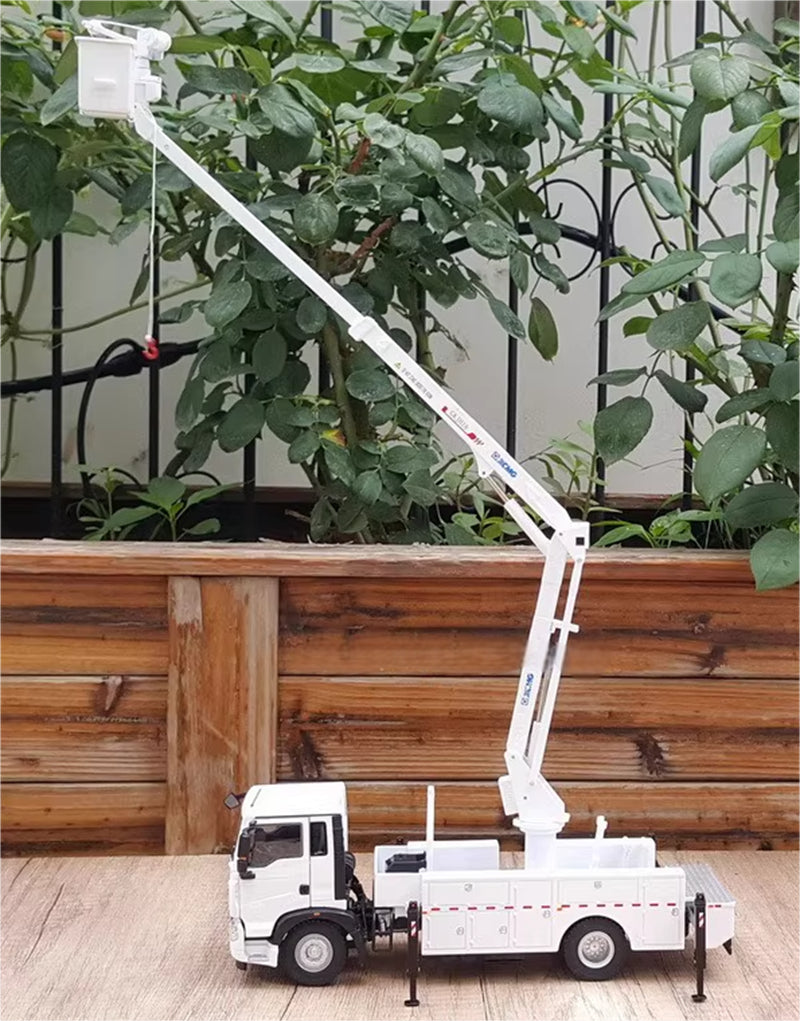 XCMG 18 meter Insulated bucket arm white 1:35 Truck Pre-built Model
