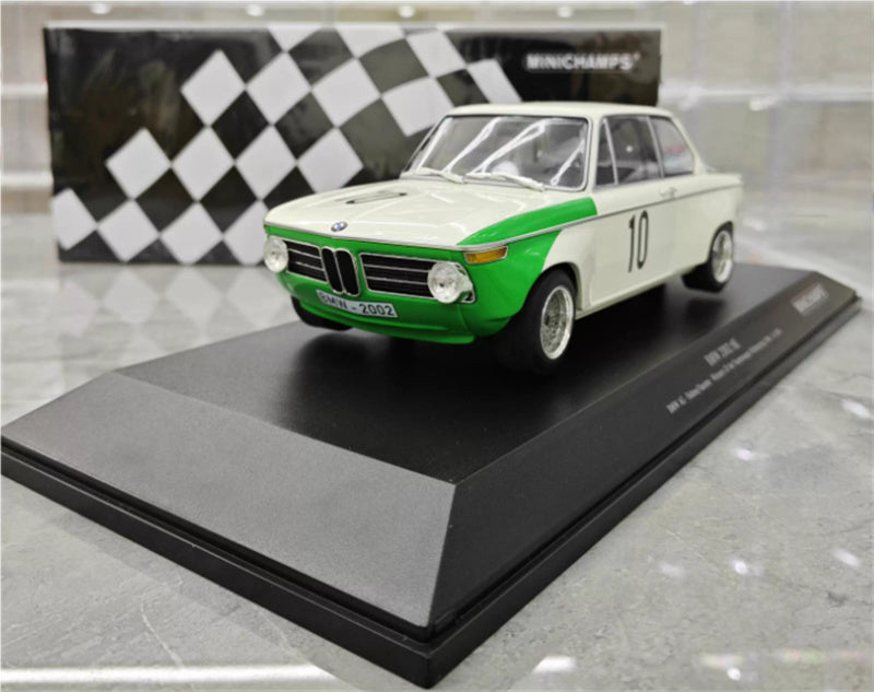 MINICHAMPS BMW 2002 tiK #10 BMW AG -Hahne/Quester - Winners GP der Tourenwagen Nurburgring 1968 1:18 Car Pre-built Model view8
