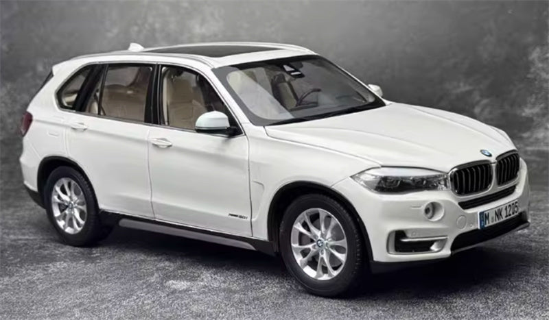 Paragon BMW X5 F15 White 1:18 Car Pre-built Model view7