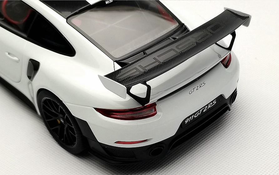 AUTOART Porsche 911 991 GT2 RS 991.2 White 1:18 Car Pre-built Model view10